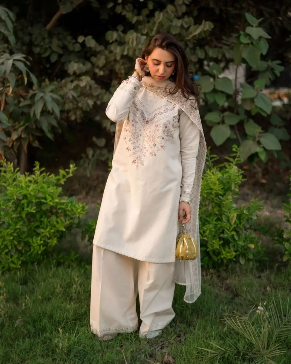 3 Pcs Women's Unstitched Embroidered Suit - Image 2