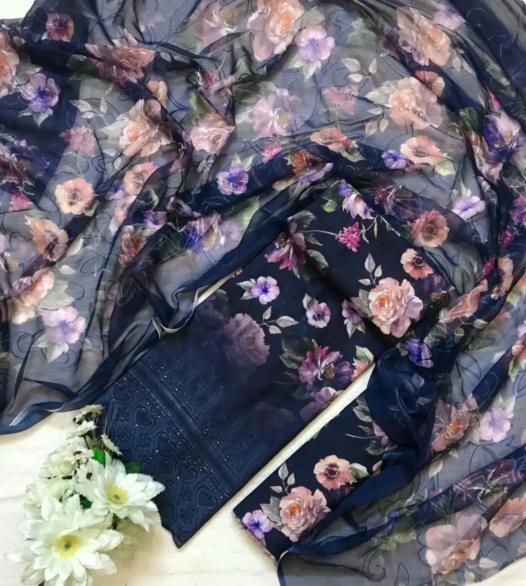 Chicken Kari Swiss Lawn 3 Piece Suit for Women - Image 3