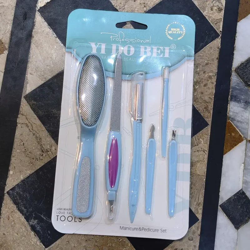 6 Piece Manicure Pedicure Kit Set - Image 4