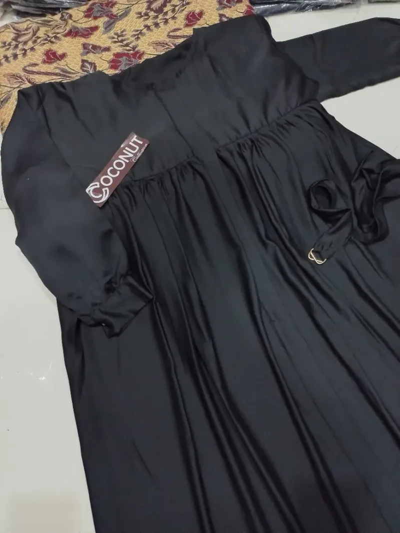 Black Georgette Full Abaya with Front Zip & Side Pockets - Image 3