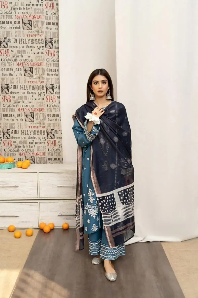 Lilac Embroidered Lawn 3Pcs Suit Set with Printed Diamond Dupatta - Image 4